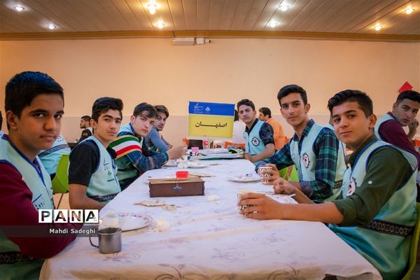 روز دوم اردوی قطبی اعضای سازمان دانش‌آموزی در اصفهان