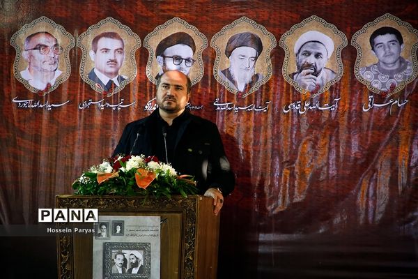 مراسم عطر افشانی و گلریزان مزار مطهر شهدای هشتم شهریور