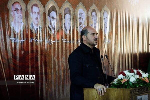 مراسم عطر افشانی و گلریزان مزار مطهر شهدای هشتم شهریور