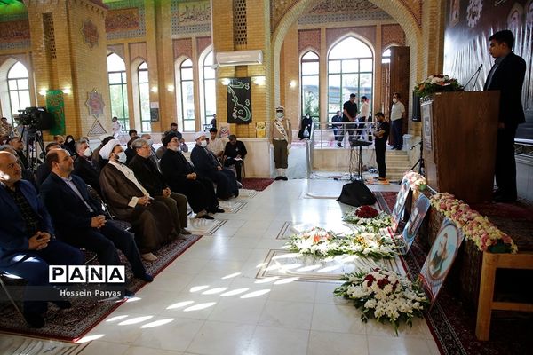 مراسم عطر افشانی و گلریزان مزار مطهر شهدای هشتم شهریور