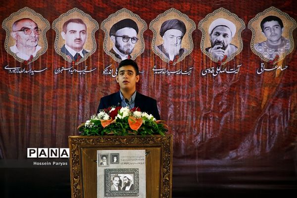 مراسم عطر افشانی و گلریزان مزار مطهر شهدای هشتم شهریور