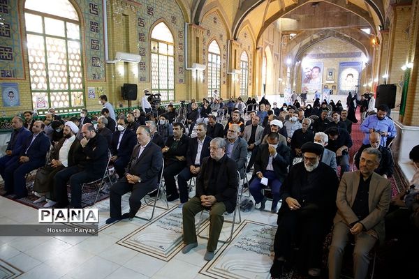 مراسم عطر افشانی و گلریزان مزار مطهر شهدای هشتم شهریور