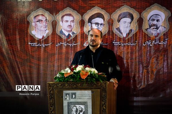 مراسم عطر افشانی و گلریزان مزار مطهر شهدای هشتم شهریور