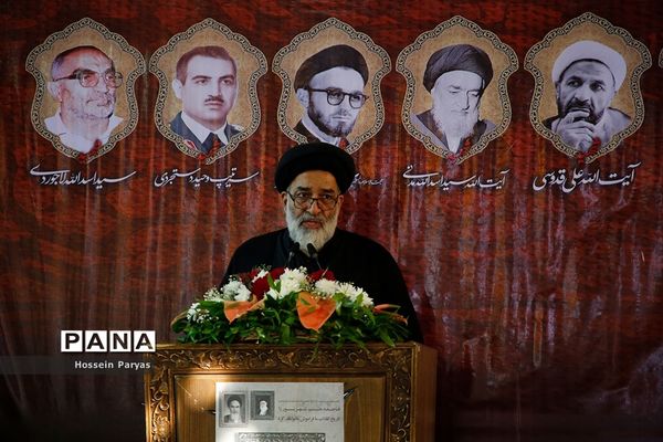 مراسم عطر افشانی و گلریزان مزار مطهر شهدای هشتم شهریور