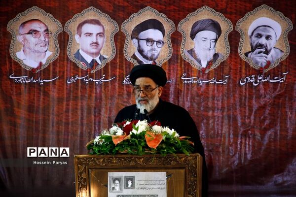 مراسم عطر افشانی و گلریزان مزار مطهر شهدای هشتم شهریور