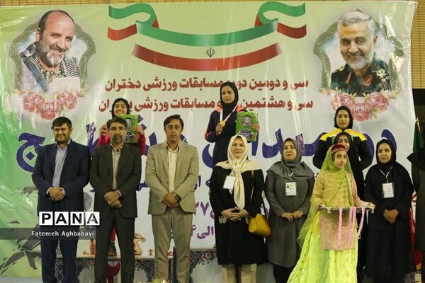 اهدای مدال روز اول و دوم مسابقات دو و میدانی دختران در شهرکرد