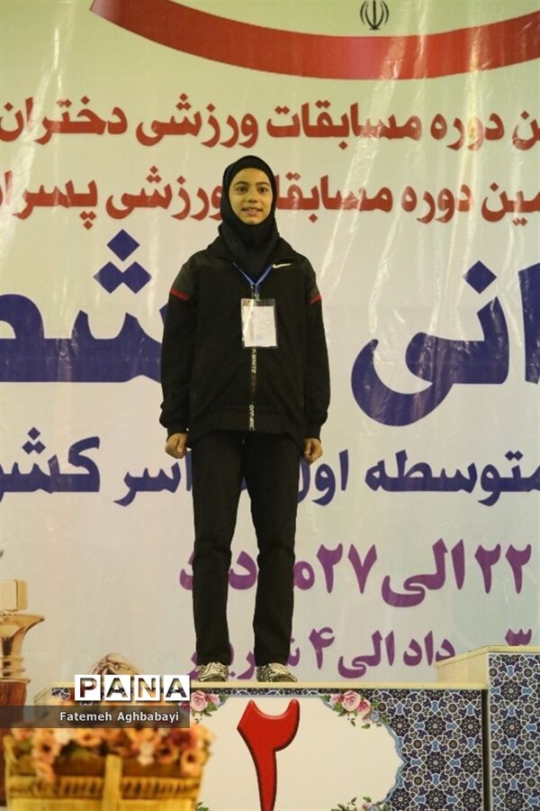 اهدای مدال روز اول و دوم مسابقات دو و میدانی دختران در شهرکرد