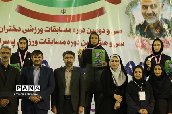 اهدای مدال روز اول و دوم مسابقات دو و میدانی دختران در شهرکرد