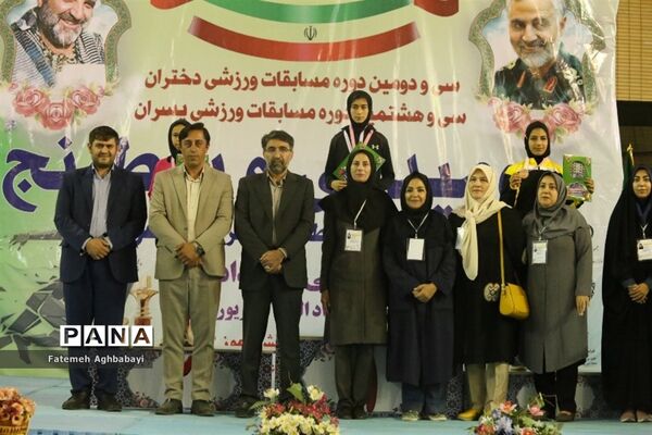 اهدای مدال روز اول و دوم مسابقات دو و میدانی دختران در شهرکرد