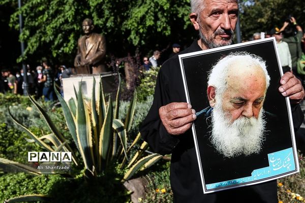 مراسم تشییع پیکر هوشنگ ابتهاج