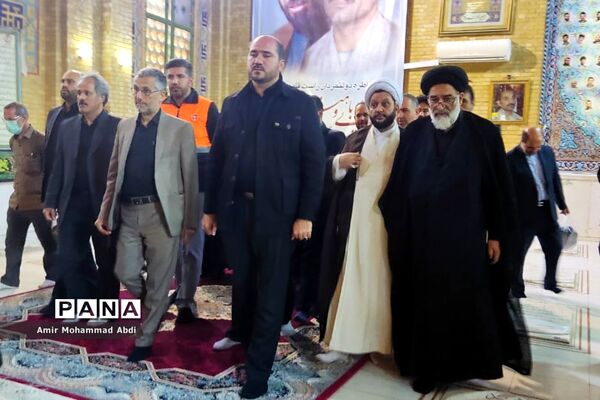 مراسم عطر افشانی وگلریزان مزار مطهر شهدای هشتم شهریور