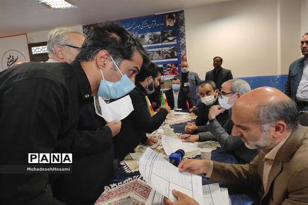 میز ارتباط مردمی با وزیر آموزش و پرورش و مسئولان استان در مصلی نماز جمعه