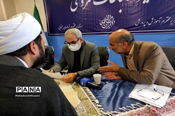 میز ارتباط مردمی با وزیر آموزش و پرورش و مسئولان استان در مصلی نماز جمعه