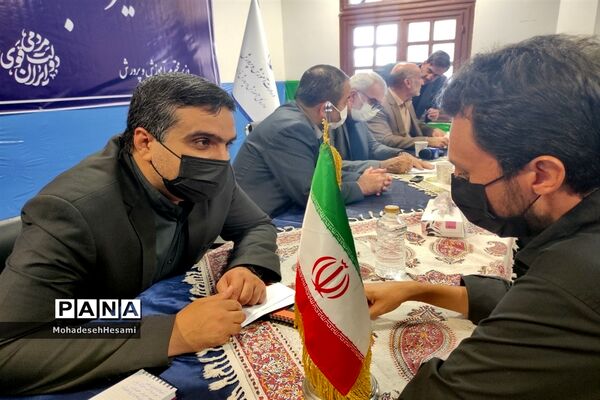 میز ارتباط مردمی با وزیر آموزش و پرورش و مسئولان استان در مصلی نماز جمعه