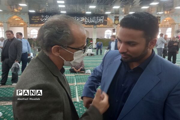 میز خدمت مسئولان کاشمر در نماز جمعه