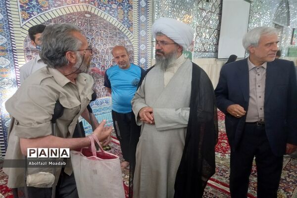 میز خدمت مسئولان کاشمر در نماز جمعه