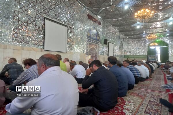 میز خدمت مسئولان کاشمر در نماز جمعه