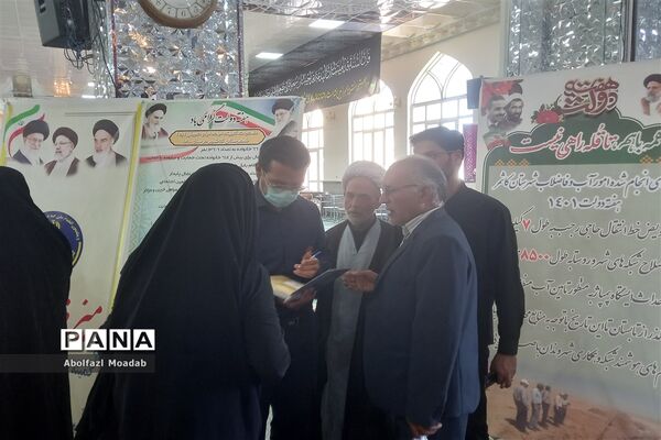 میز خدمت مسئولان کاشمر در نماز جمعه