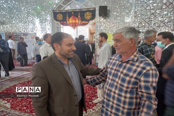 میز خدمت مسئولان کاشمر در نماز جمعه