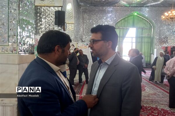 میز خدمت مسئولان کاشمر در نماز جمعه