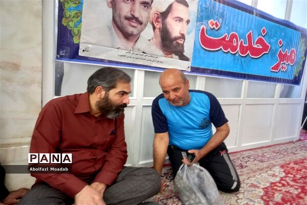 میز خدمت مسئولان کاشمر در نماز جمعه