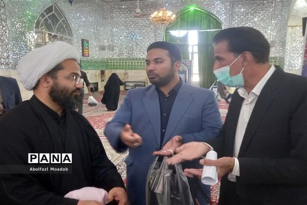 میز خدمت مسئولان کاشمر در نماز جمعه