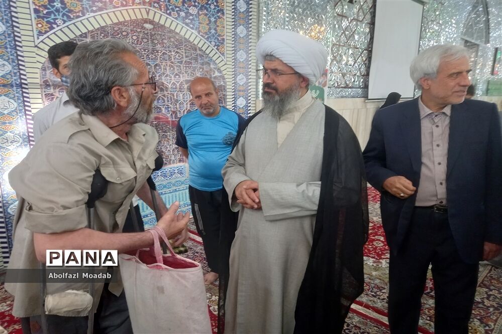 میز خدمت مسئولان کاشمر در نماز جمعه