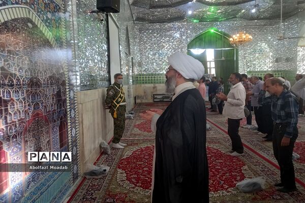میز خدمت مسئولان کاشمر در نماز جمعه