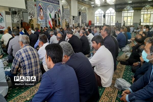 میز خدمت مسئولان کاشمر در نماز جمعه