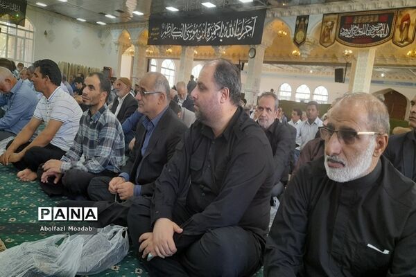 میز خدمت مسئولان کاشمر در نماز جمعه