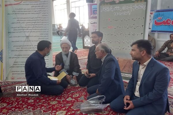 میز خدمت مسئولان کاشمر در نماز جمعه