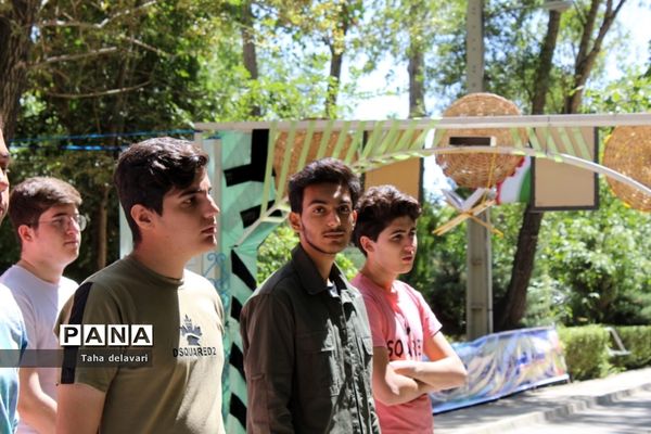 برپایی نماز جماعت در اردوی قطبی دانش آموزان