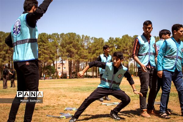 انجام برنامه‌های فرهنگی در دومین روز اردوی قطبی اعضای سازمان دانش‌آموزی اصفهان