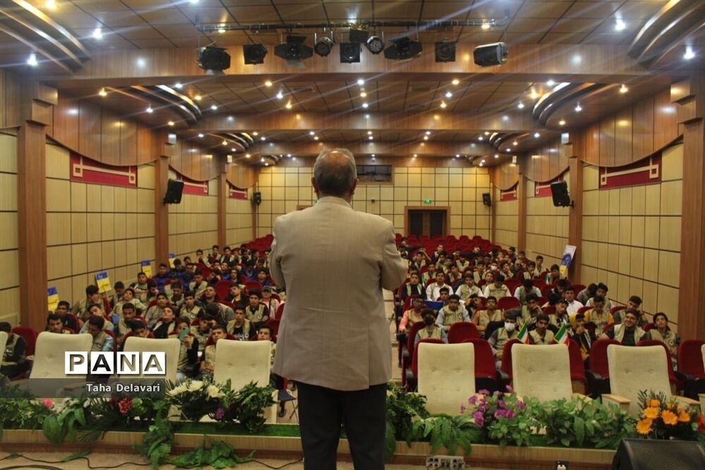 برگزاری دوره آموزش خبرنویسی در اردوی قطبی اعضای سازمان دانش‌آموزی
