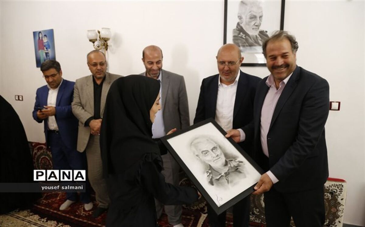 تجلیل از دانش‌آموز هنرمند اهری