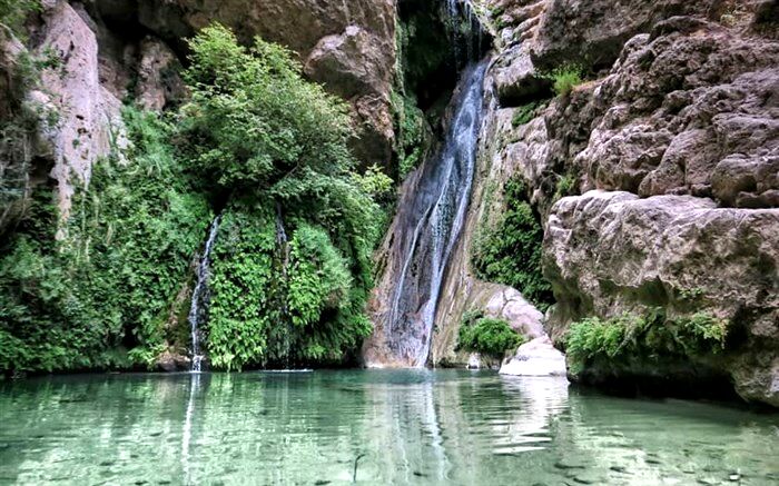 آغاز عملیات اجرایی احداث پارکینگ تفرجگاه چشمه تنگه  رغز  داراب