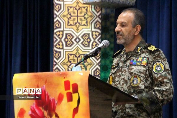 غبارروبی مزار شهدای قم با حضور کارکنان پدافند هوایی ارتش