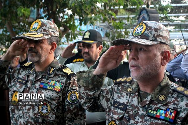 غبارروبی مزار شهدای قم با حضور کارکنان پدافند هوایی ارتش