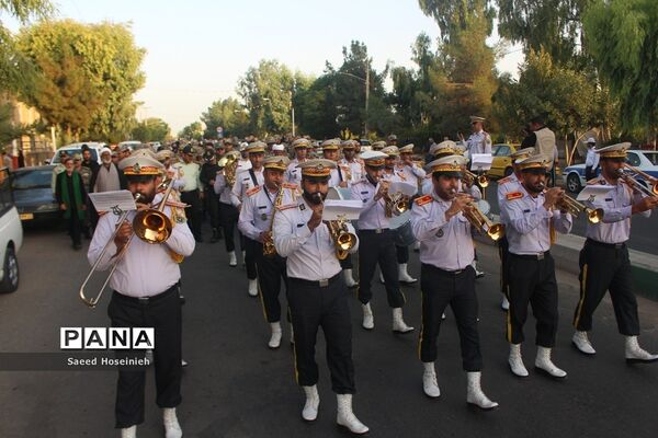غبارروبی مزار شهدای قم با حضور کارکنان پدافند هوایی ارتش