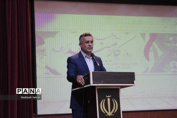 آیین تجلیل از کارمندان نمونه شهرستان محمودآباد