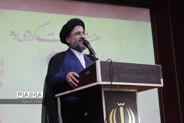 آیین تجلیل از کارمندان نمونه شهرستان محمودآباد