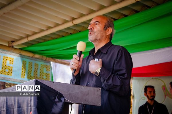 صبحگاه آخرین روز از اردوی قطبی دانش‌آموزان عضو سازمان دانش‌آموزی در اصفهان