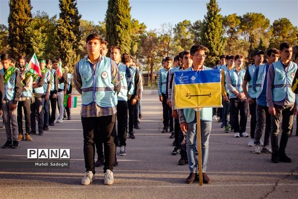 صبحگاه آخرین روز از اردوی قطبی دانش‌آموزان عضو سازمان دانش‌آموزی در اصفهان