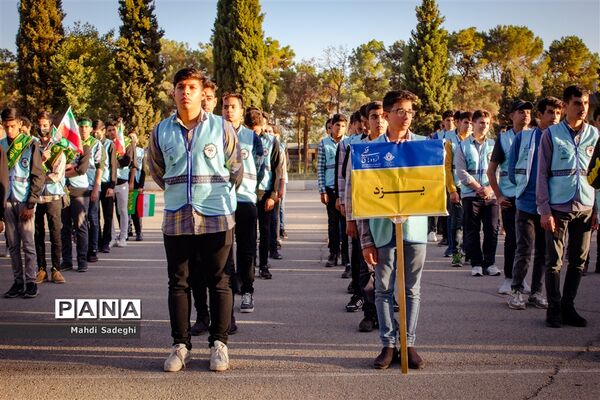 صبحگاه آخرین روز از اردوی قطبی دانش‌آموزان عضو سازمان دانش‌آموزی در اصفهان