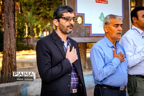 صبحگاه آخرین روز از اردوی قطبی دانش‌آموزان عضو سازمان دانش‌آموزی در اصفهان