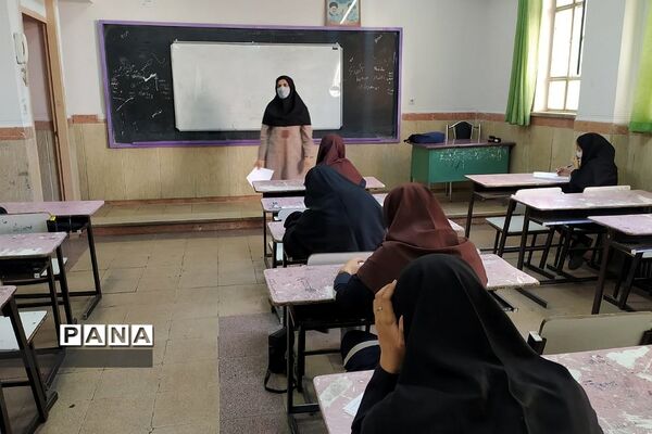 برگزاری کلاس‌های جبرانی  برای دانش‌آموزان در دبیرستان مهدیه ناحیه یک ری