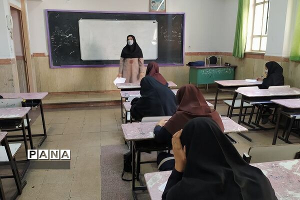 برگزاری کلاس‌های جبرانی  برای دانش‌آموزان در دبیرستان مهدیه ناحیه یک ری
