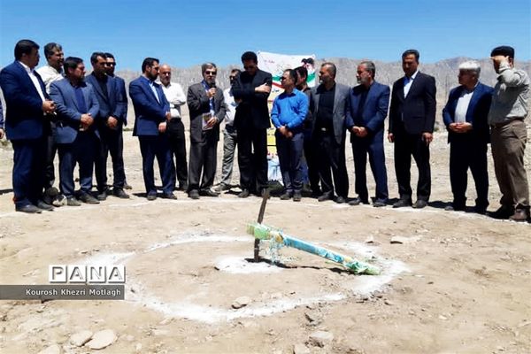 با حضور وزیر علوم سه پروژه صنعتی در شهرستان کازرون کلنگ‌زنی شد