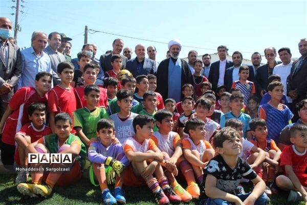 آیین افتتاح‌ زمین‌چمن مصنوعی دبستان شهید اسدیان
