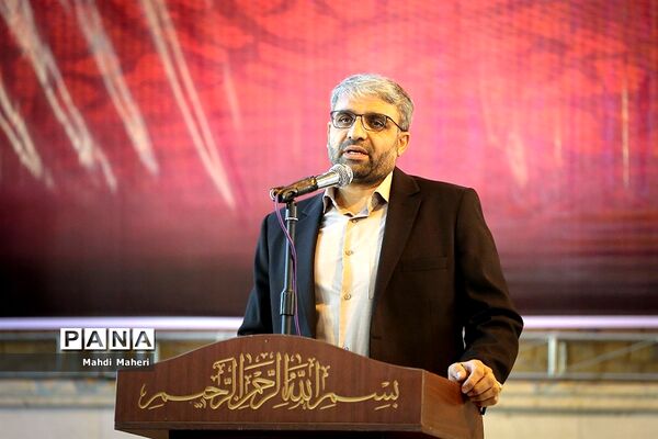 حضور وزیر آموزش و پرورش بر سر مزار شهیدان رجایی و باهنر